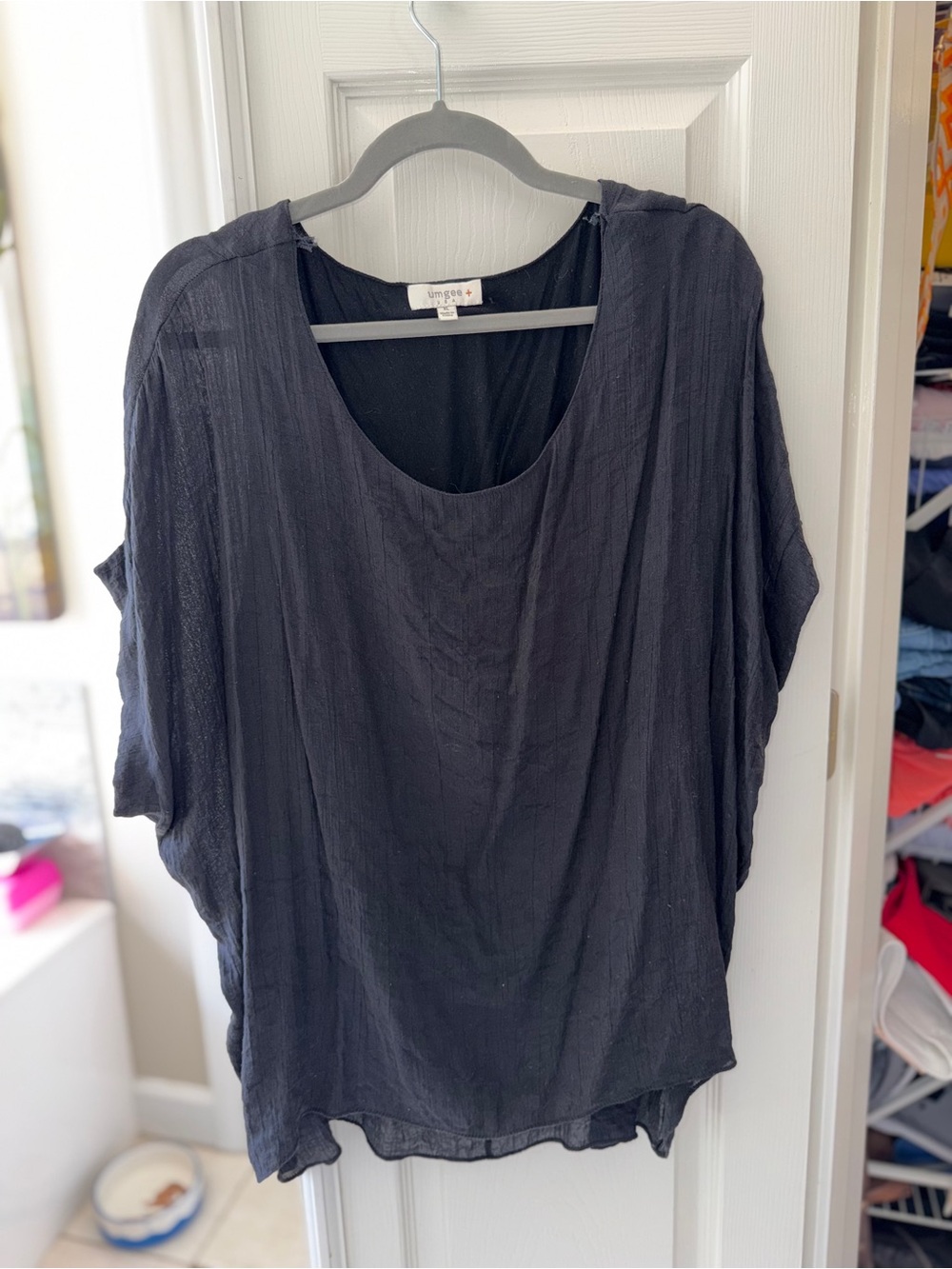 Umgee Black Scoop Neck Flowy Tunic